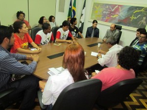 Reunião contou com diversos representes de movimentos, partidos e políticos