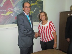 O Defensor Público Geral, Jesus Jairo Lacerda e a vice-diretora da Pio Décimo, Emiralva da Cruz