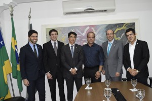 O defensor público Gustavo Dantas, o procurador Carlos Pinna Júnior, defensor público Leó Neto, secretário de Saúde, Antonio José Saraiva, defensor geral Jesus Jairo e defensor público Saulo Lamartine