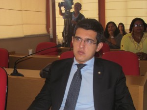 O coordenador do Núcleo da Saúde, Saulo Lamartine, falou sobre os procedimentos da Defensoria Pública