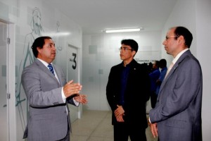 Os membros da Defensoria Pública, Jesus Jairo Lacerda e Leó Neto com o secretário Antonio Hora