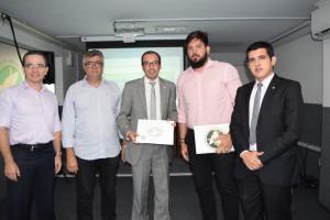 O secretário municipal de saúde, André Sotero; o presidente do Conselho de Secretários Municipais, Enock Ribeiro, o defensor público geral, Jesus Jairo Lacerda; o assessor jurídico da SES, Max Carvalho e o defensor público, Saulo Lamartine